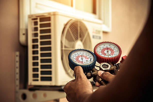 Professional Hvac technician working in Elma, WA
